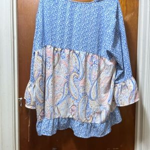 3x multi color top. Smoke free, animal friendly home.